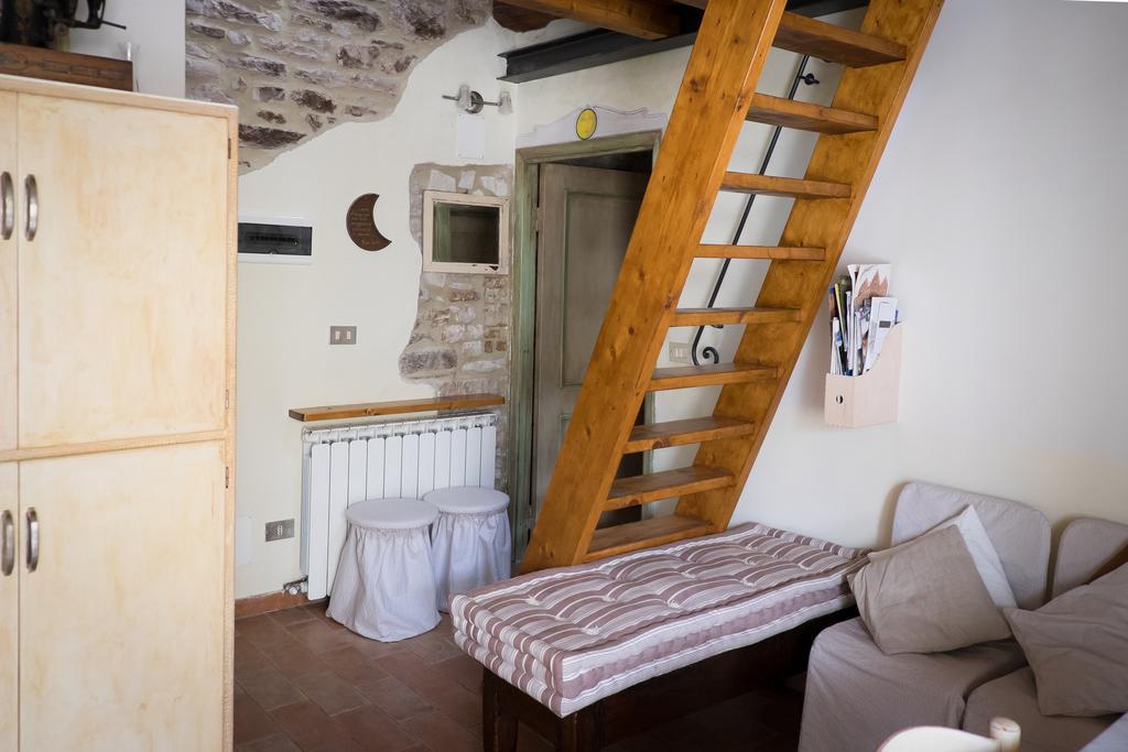 Appartamenti Turistici Vicolo S. Chiara Sassoferrato Exterior foto