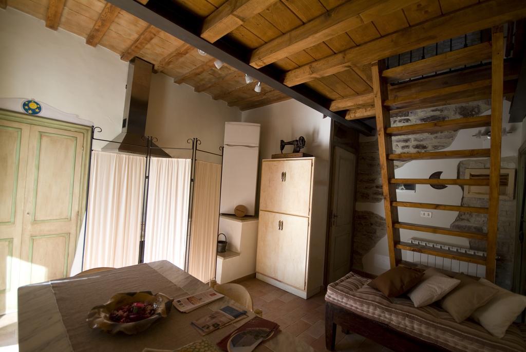Appartamenti Turistici Vicolo S. Chiara Sassoferrato Exterior foto