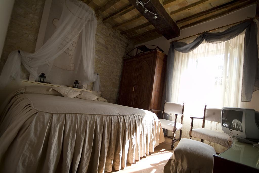 Appartamenti Turistici Vicolo S. Chiara Sassoferrato Exterior foto