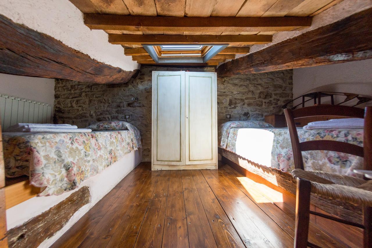 Appartamenti Turistici Vicolo S. Chiara Sassoferrato Exterior foto