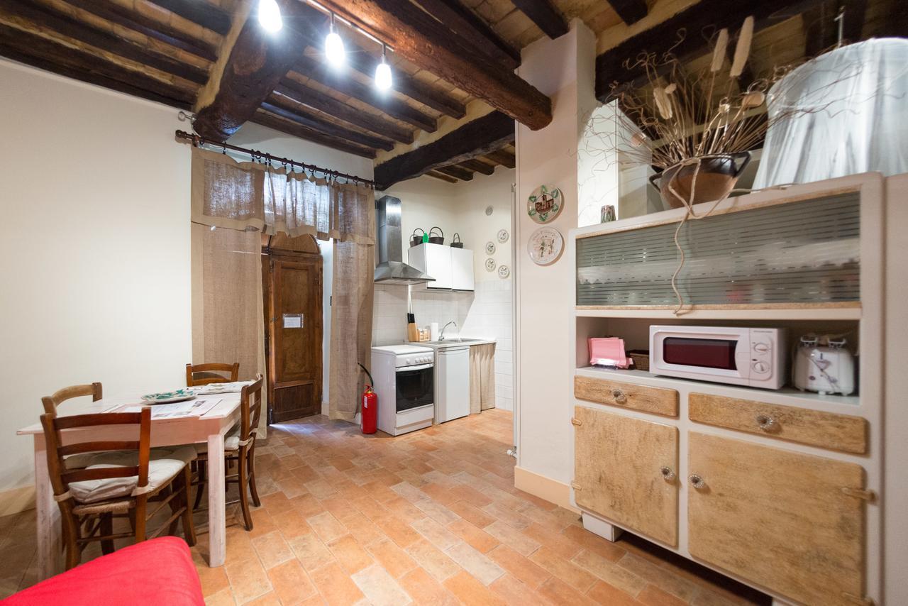 Appartamenti Turistici Vicolo S. Chiara Sassoferrato Exterior foto