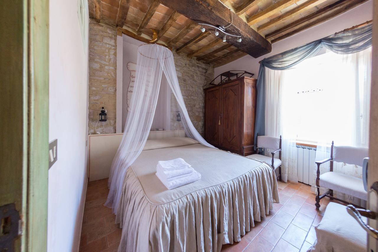 Appartamenti Turistici Vicolo S. Chiara Sassoferrato Exterior foto