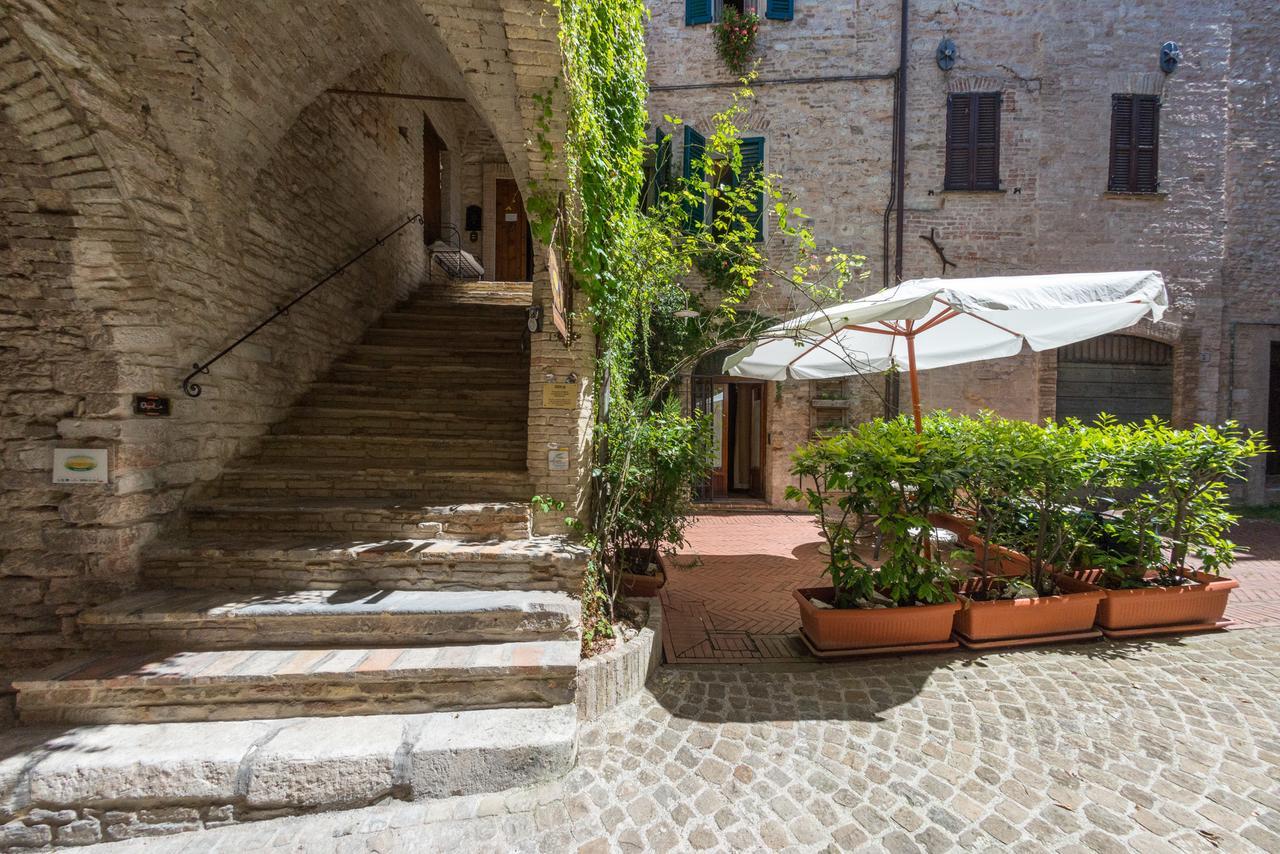 Appartamenti Turistici Vicolo S. Chiara Sassoferrato Exterior foto